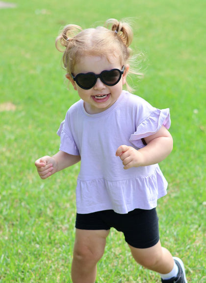A child wearing Hey Peeps  sunglasses in Matte Black
